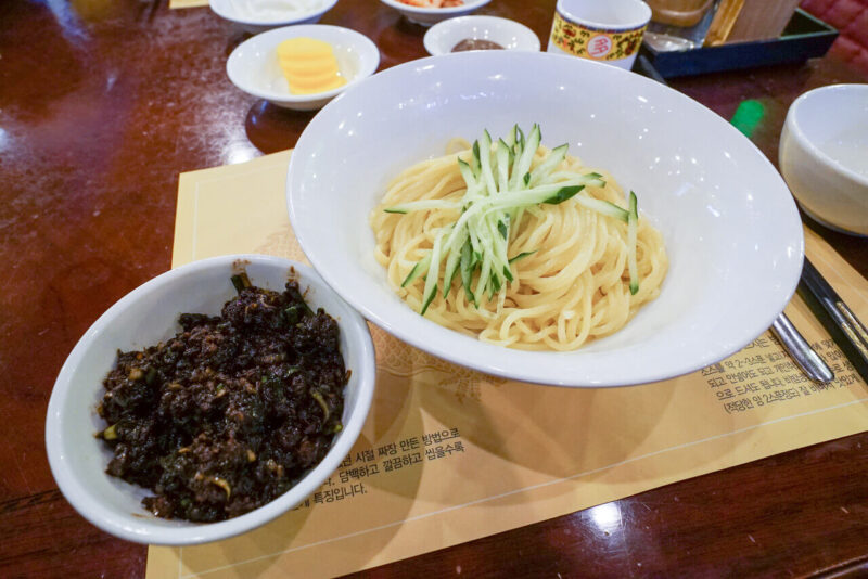 韓国料理「ジャージャー麺」